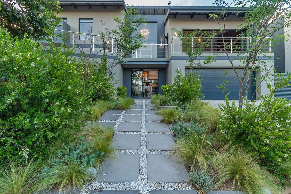 Modern day charm - Photo 2