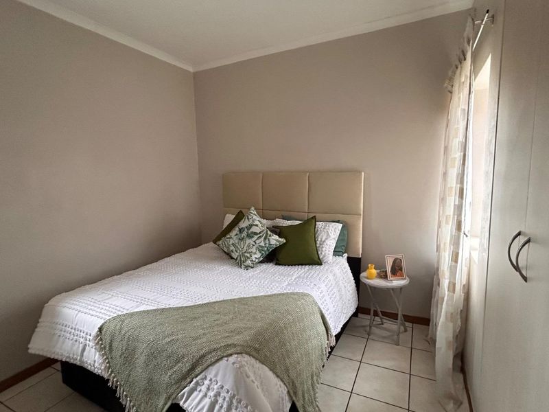 Immaculate 2-Bedroom Apartment at The Wedge, Esther Park - Photo 7