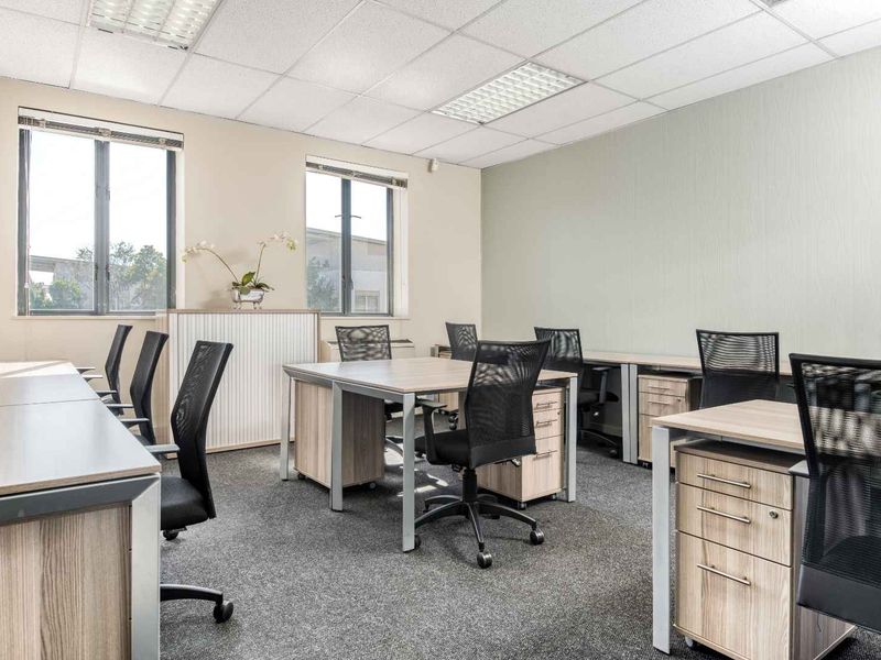 Serviced office space for 10 persons in Regus Bryanston Wedgefield - Photo 4
