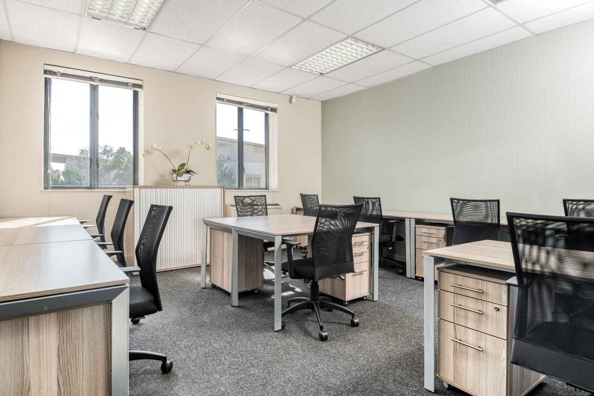 Serviced office space for 10 persons in Regus Bryanston Wedgefield - Photo 4