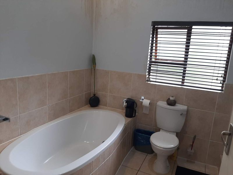 3 Bedroom Townhouse at Oakdene R1 350 000.00 - Photo 9
