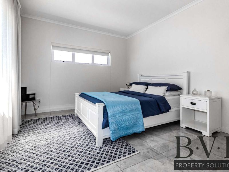 Perfect Three Bedroom Family Home in a Peaceful Coastal Neighbourhood - Photo 9