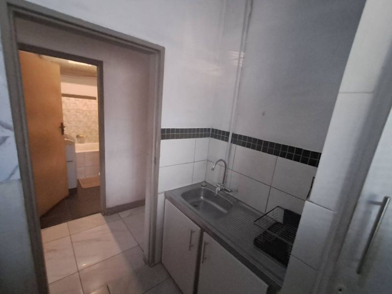 An Apartment  In Pretoria West - Photo 6