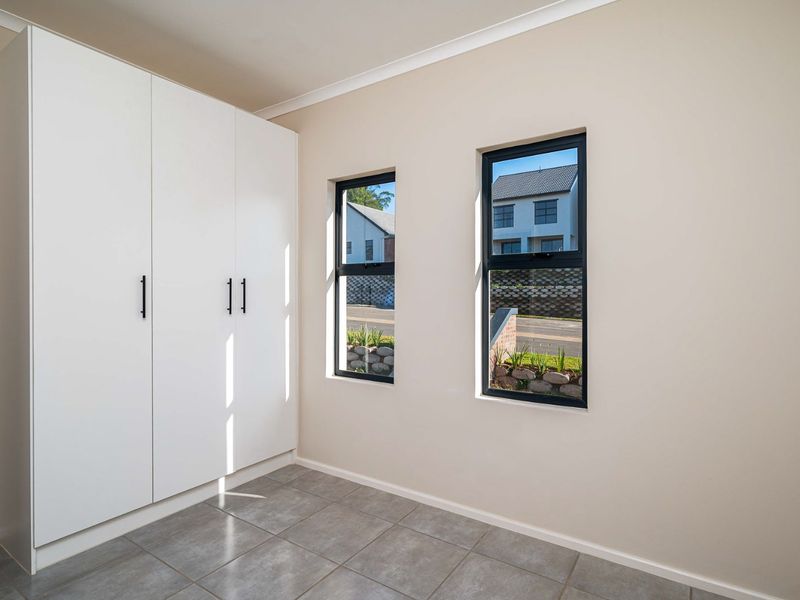 Kings Gate Estate 2 Bedroom Duplex - Photo 10