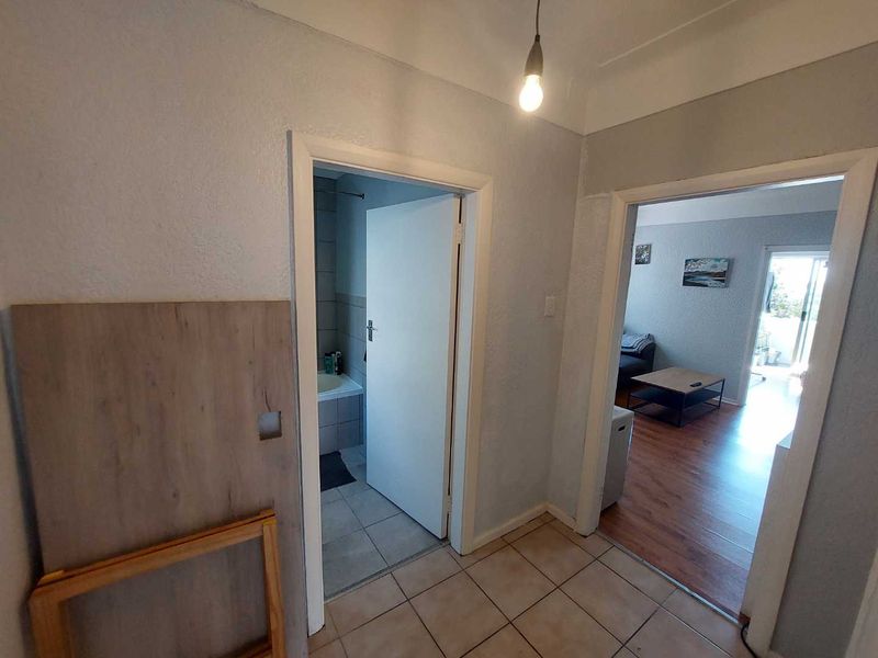 Unfurnished One-Bedroom Apartment To Let in Camps Bay! - Photo 6