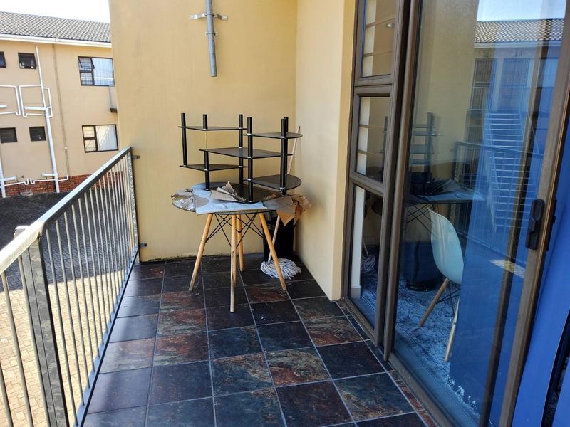 **Exclusive Spacious 2-Bedroom Flat in Prime Gonubie Location** - Photo 7