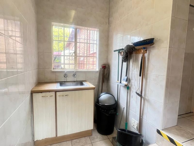 Entertainer's Dream: Indoor Braai and Outdoor Lapa! - Photo 9