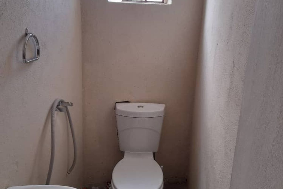 HUGE 3 BEDROOM HOUSE IS UP FOR GRABS IN KHOMASDAL'S LUXURY HILL - Photo 2