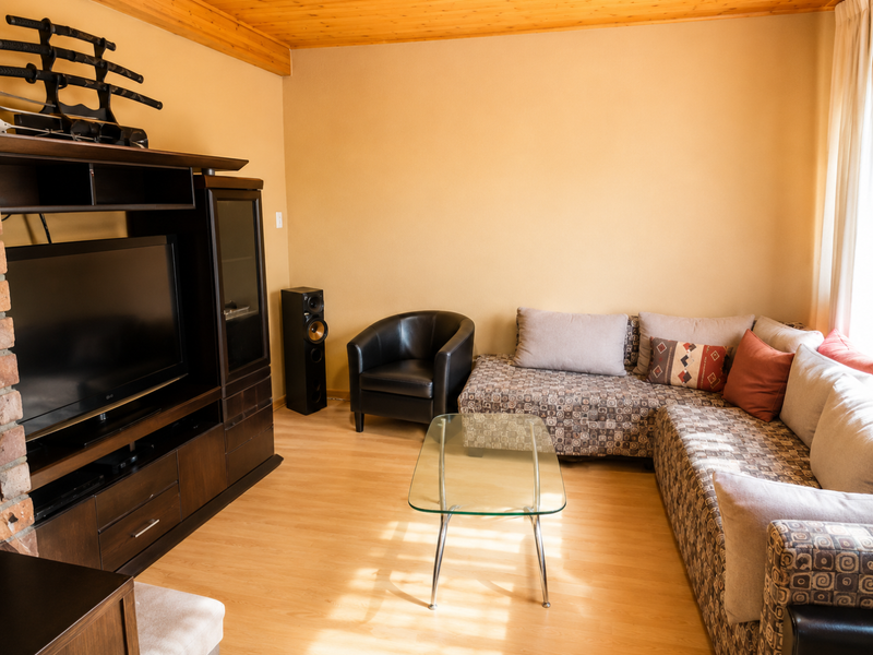 Spacious Family Home with Income-generating Cottages in Lombardy East - Photo 4