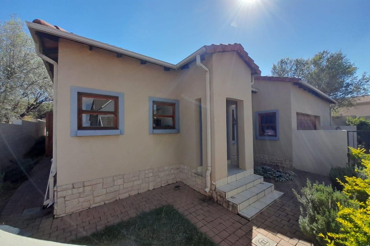 Elegant property nestled in Kyalami Terrace! - Photo 4