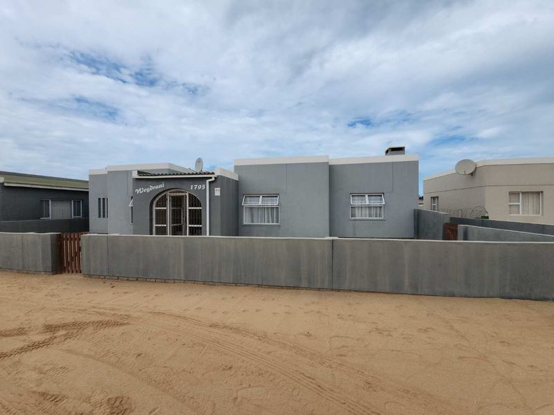 Nice 3 bedroom house in extension 6, Henties Bay. - Photo 1