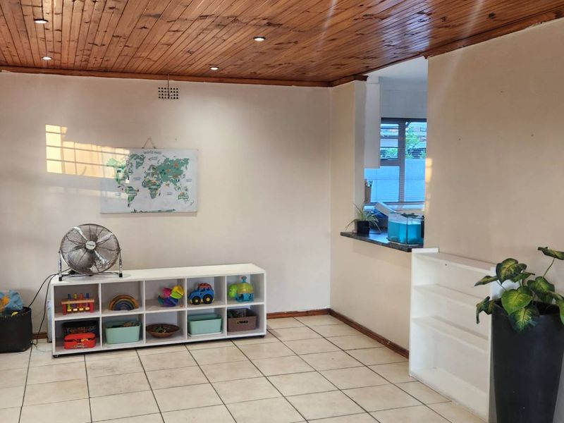 Your Comfy Family Home Awaits. - Photo 3