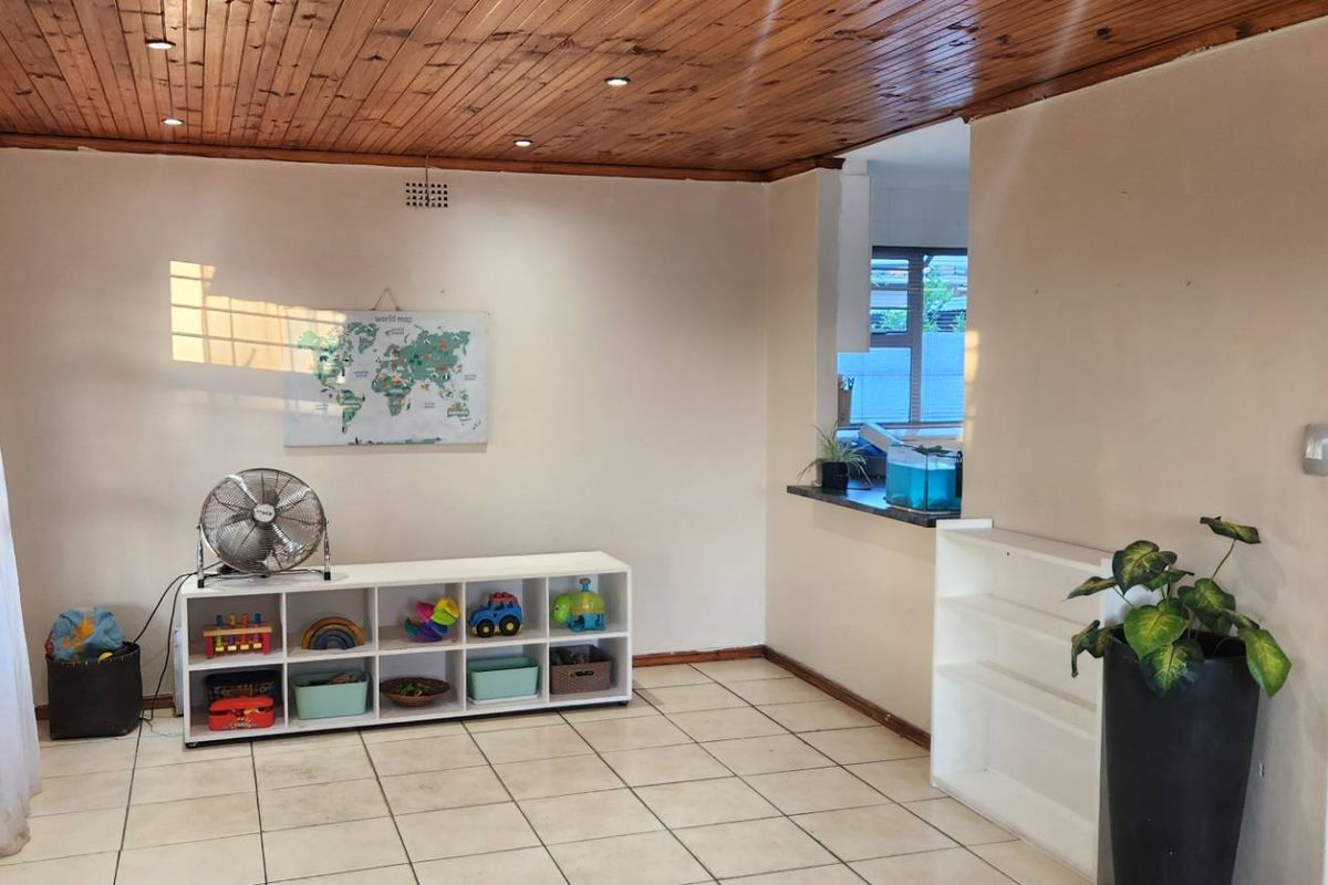 Your Comfy Family Home Awaits. - Photo 3