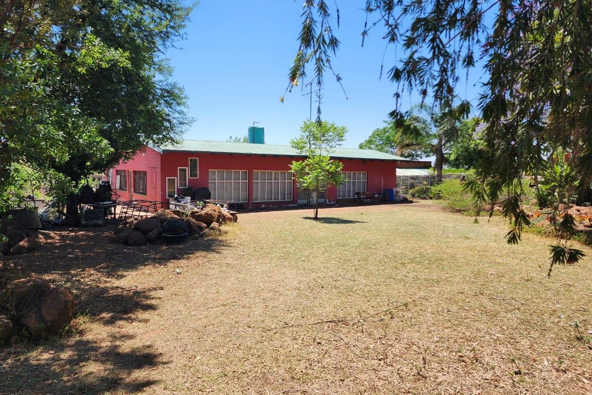 7 Bedroom Farm Next to Main Road in Haakdoornboom - Photo 3