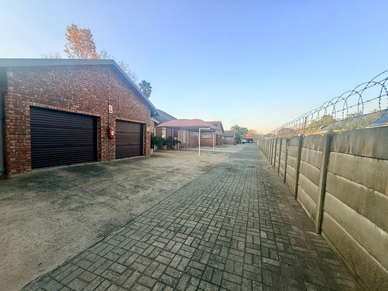 3 Bedroom Townhouse for Sale in Vryheid - Photo 4