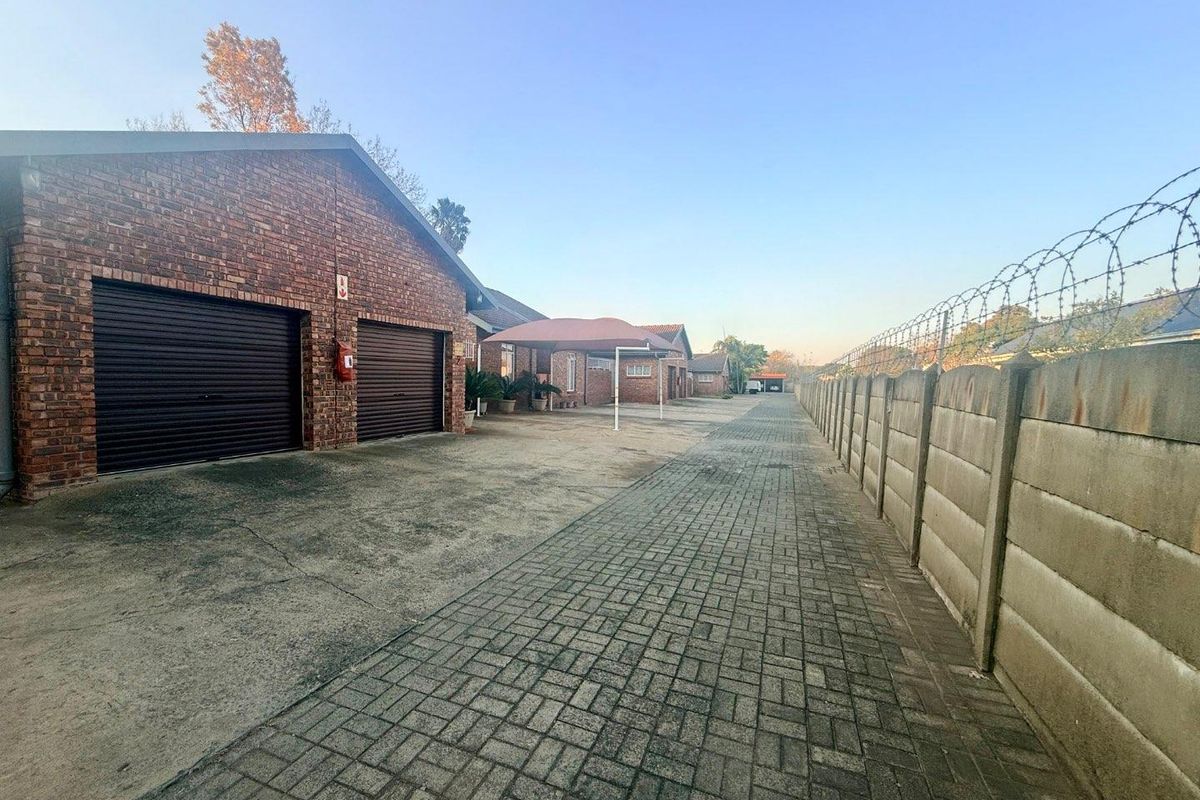 3 Bedroom Townhouse for Sale in Vryheid - Photo 4