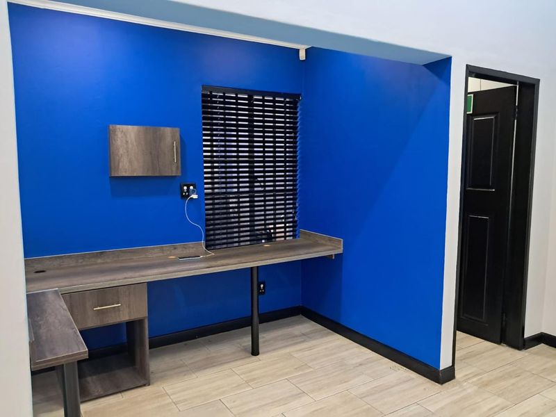 Prime Office Space in a High-Exposure Business Location - Photo 9