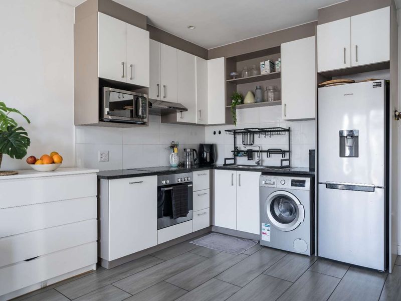 Modern 2 Bed 2 Bath 2 Parking -  Living in the Heart of Stellenbosch – 95 on Bird Street Apartments - Photo 2