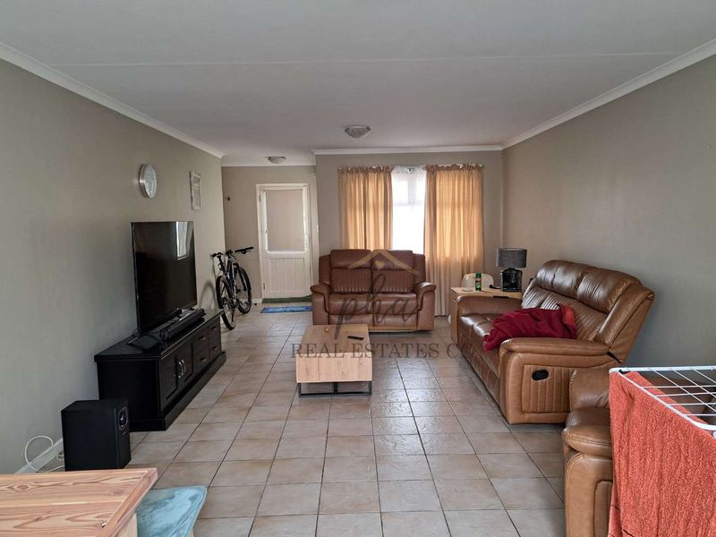 Adorable Townhouse with 3 courtyards for sale in Walvis Bay - Photo 2