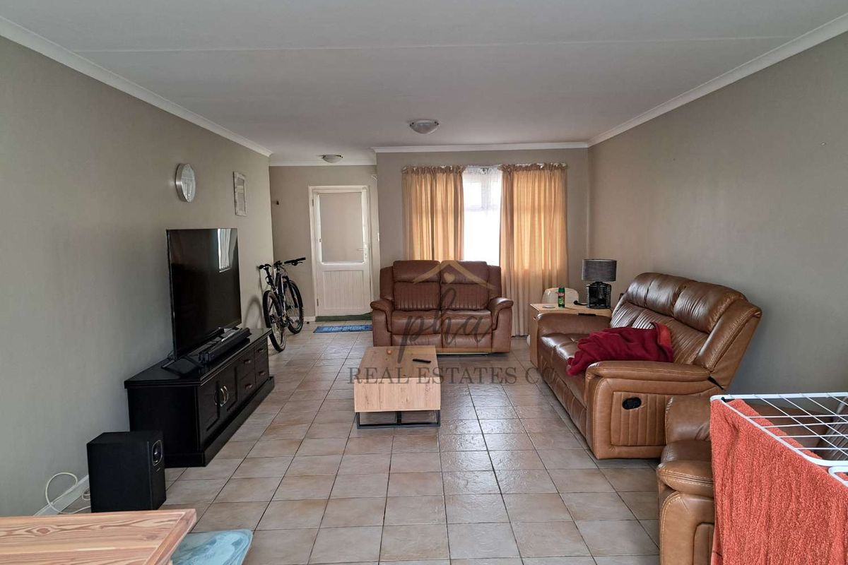 Adorable Townhouse with 3 courtyards for sale in Walvis Bay - Photo 2