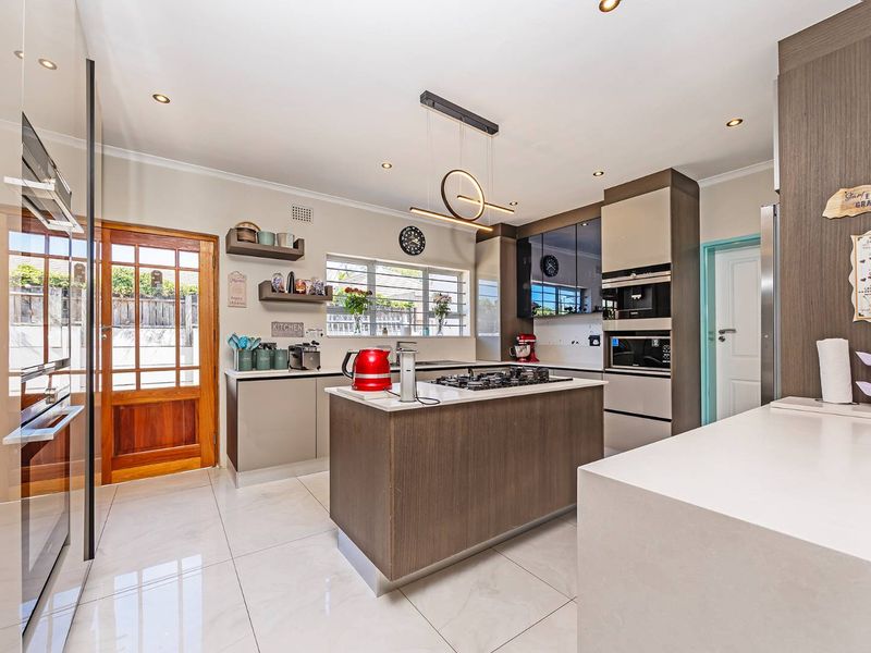 Striking Modern Family Home with Designer Finishes and Effortless Entertaining in Prime Panorama - Photo 6