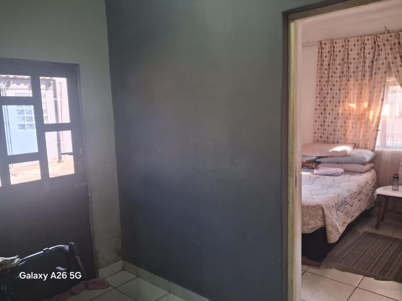 Spacious Family Home with Income-Generating Granny Flat - Photo 7