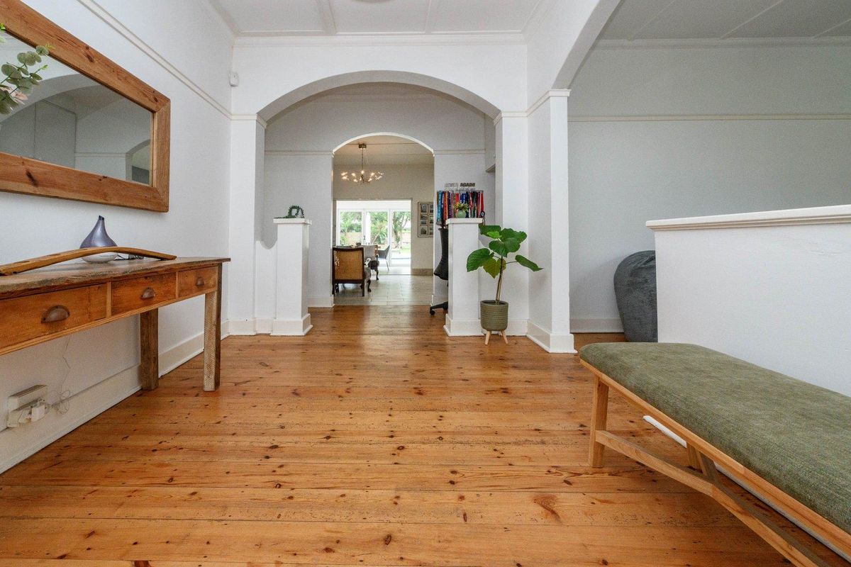 Beautiful Family Home in a Quiet Cul-de-Sac - Photo 2