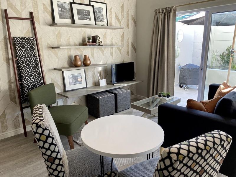 Coastal Chic Garden Apartment – 1 Road from the Beach - Photo 8