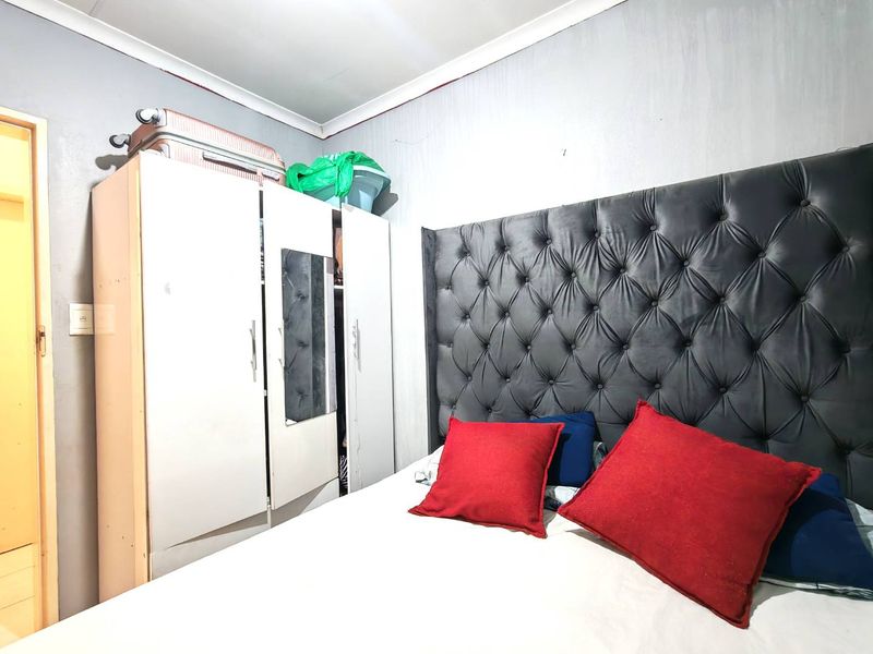 7 Bedroom  Apartment for Sale in Cosmo City - Photo 9