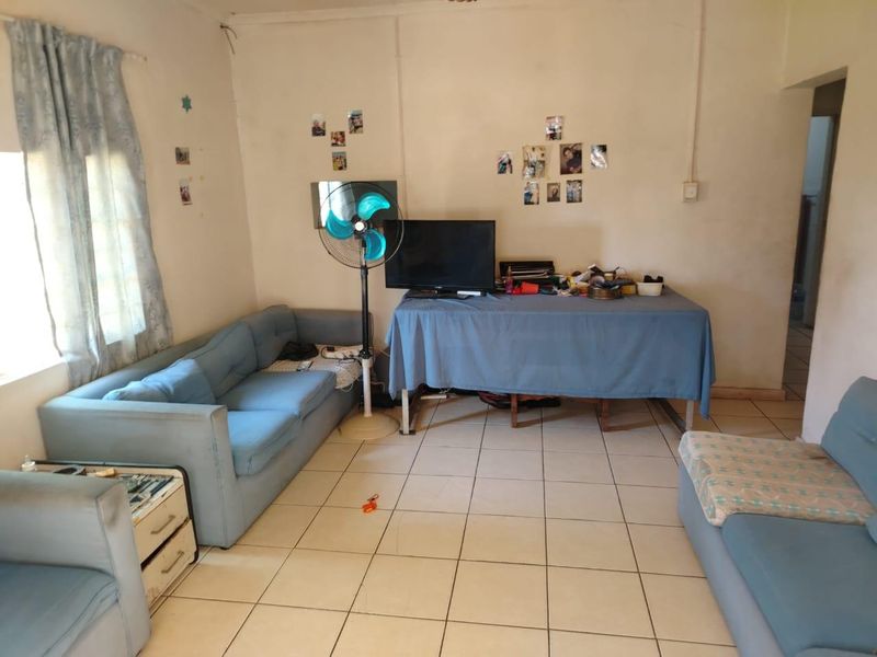 LOTS OF POTENTIAL - Photo 9