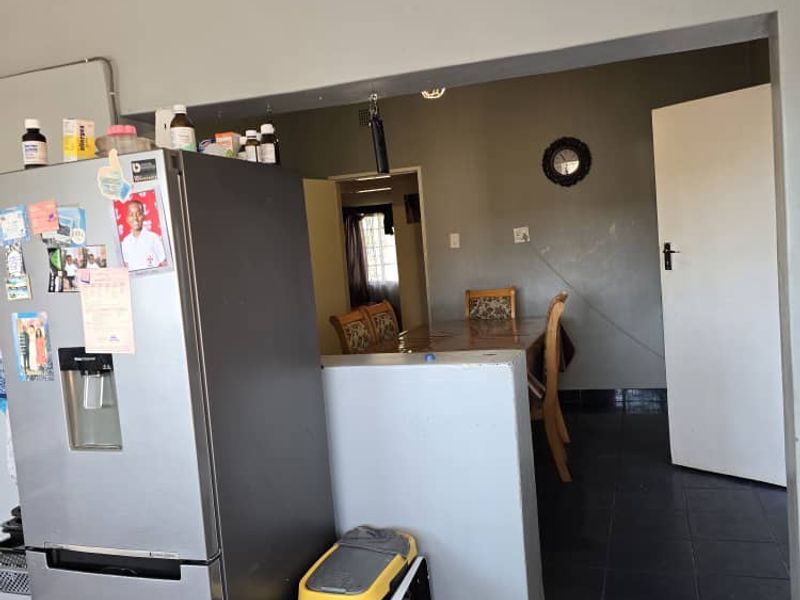 Invest in Versatility: Windhoek North : Home, Office, & Income Space! - Photo 8