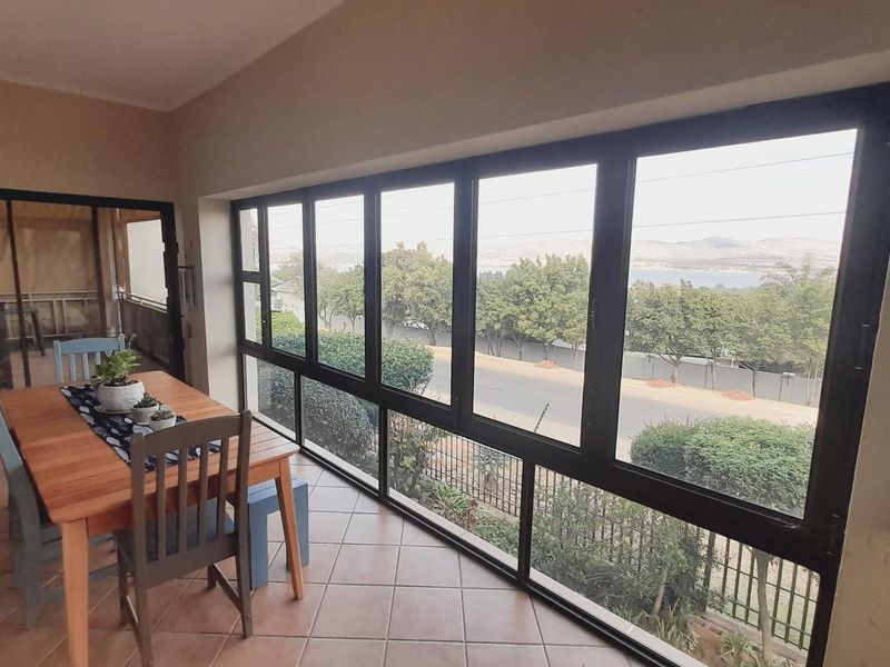 "Experience Serenity: Kosmos Ridge Estate with Scenic Dam Views" - Photo 7