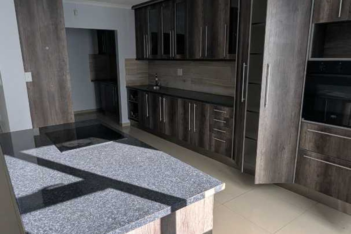 Sleek and contemporary 3 Bedroom home - Photo 4