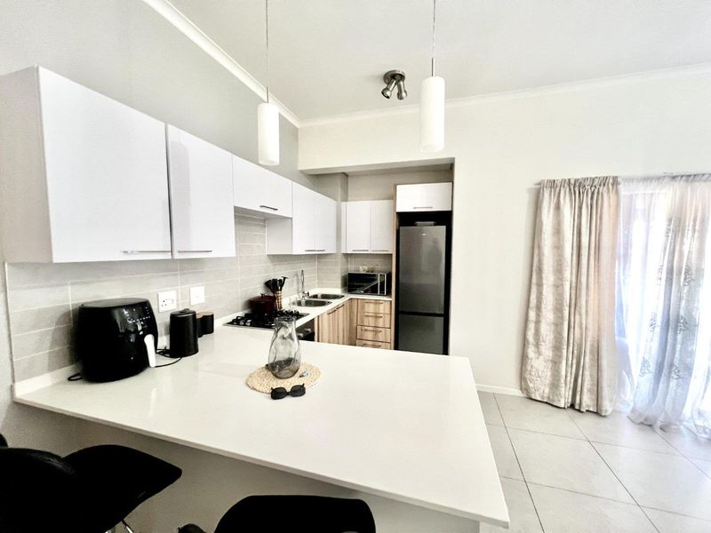 Modern Elegance: 1-Bedroom Gem with Balcony & Braai - Photo 3