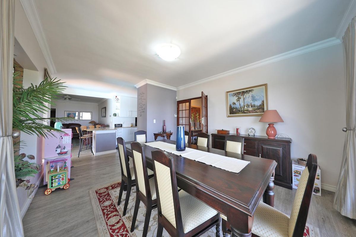 4 Bedroom family home for sale in Plattekloof. - Photo 5