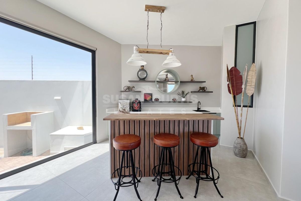 Beachfront Bliss – Fully Furnished & Move-In Ready - Photo 3