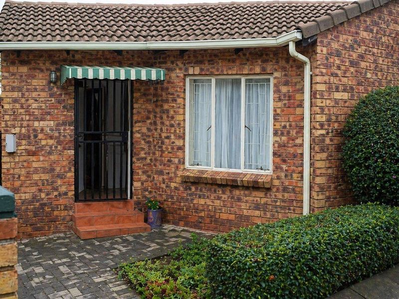 Family-Friendly Home with Huge Park Access in Allens Nek,  2 Bedroom Simplex - Photo 2