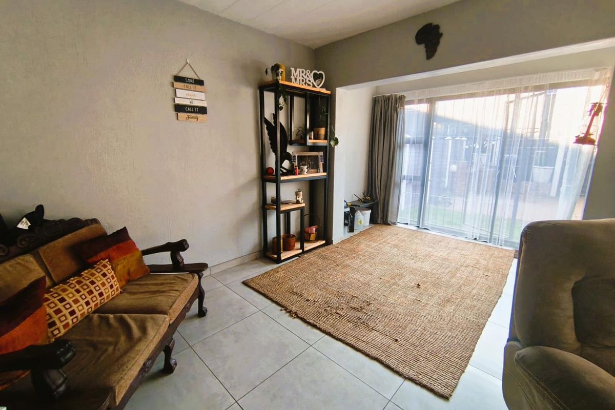 3 Bedroom Townhouse for Sale in Brackenhurst - Photo 4