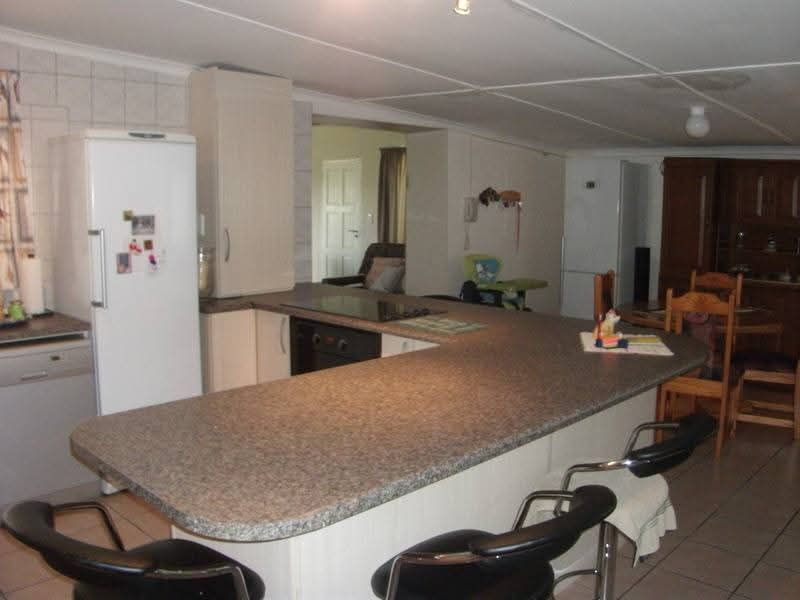 Walk in and produce in a friendly farm environment. - Photo 10