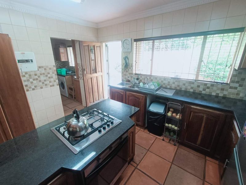 BEAUTIFUL FAMILY HOUSE FOR SALE IN ZWARTKOP!!!!!! - Photo 5