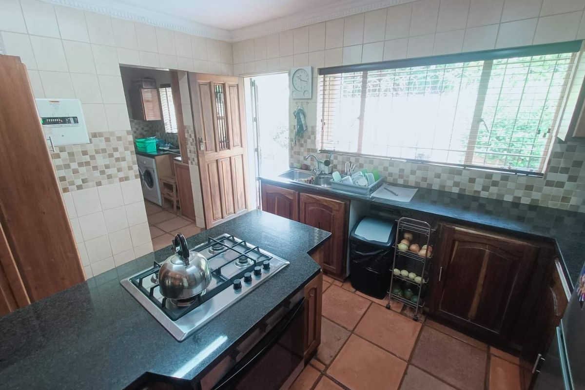 BEAUTIFUL FAMILY HOUSE FOR SALE IN ZWARTKOP!!!!!! - Photo 5
