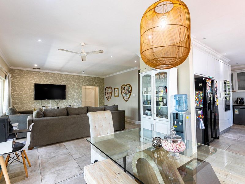 Immaculate 4 Bedroom Family Home - Photo 9