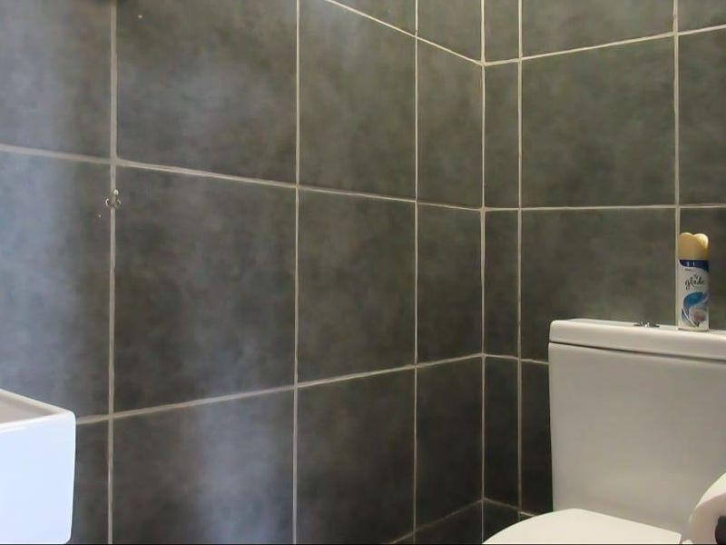 Modern Living: 3 Beds, 2 Baths, Balcony & Parking! - Photo 9