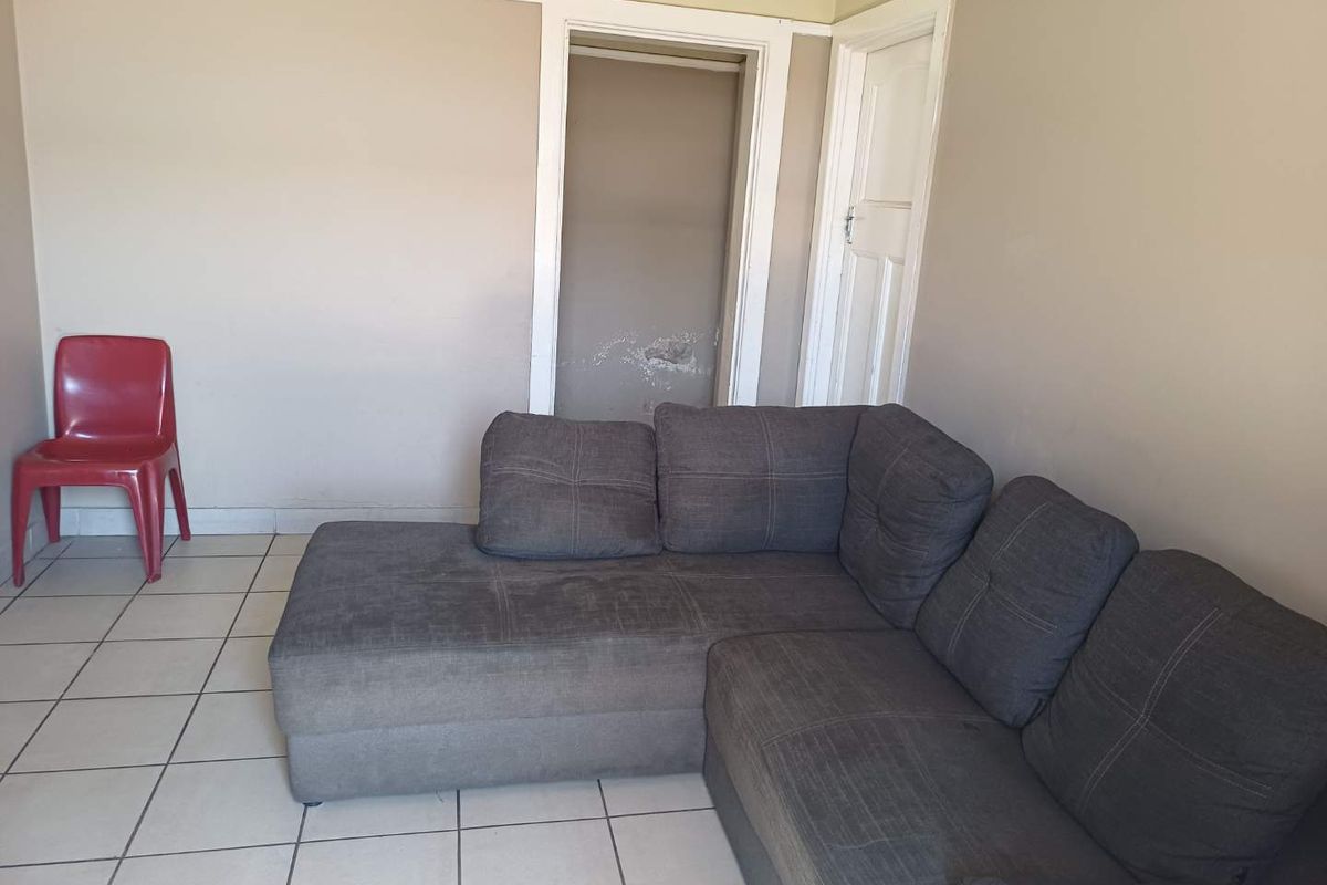 Spacious flat in Established Block - Photo 3