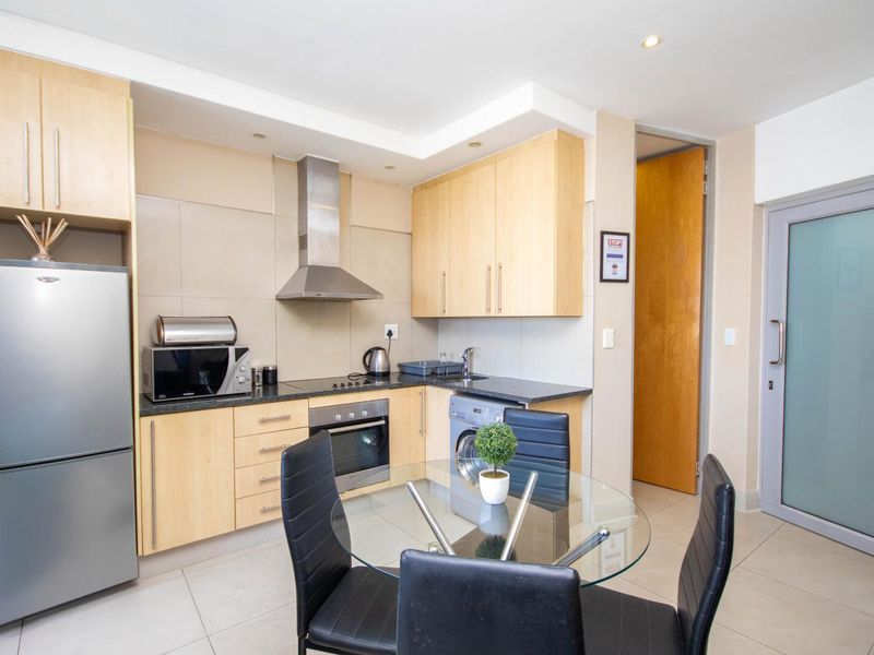 Fully furnished 1 bedroom apartment in Sandton CBD - Photo 8