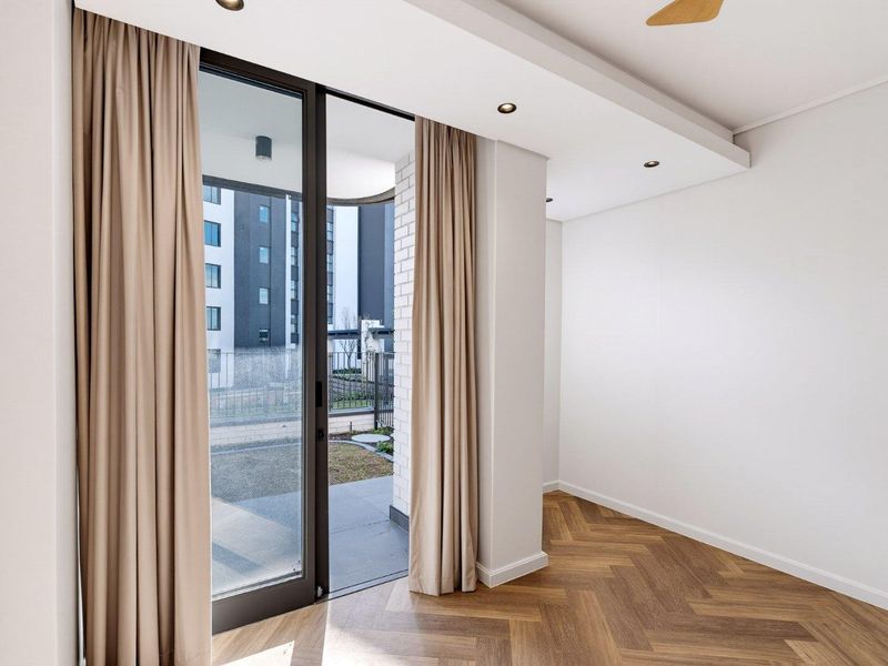 Secure Waterfront Studio Apartment with Stunning Views - Photo 3