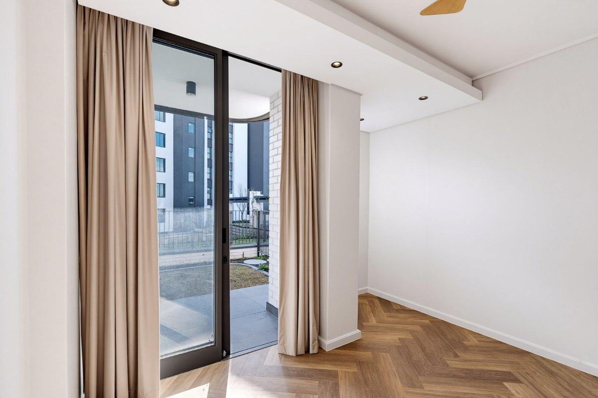 Secure Waterfront Studio Apartment with Stunning Views - Photo 3