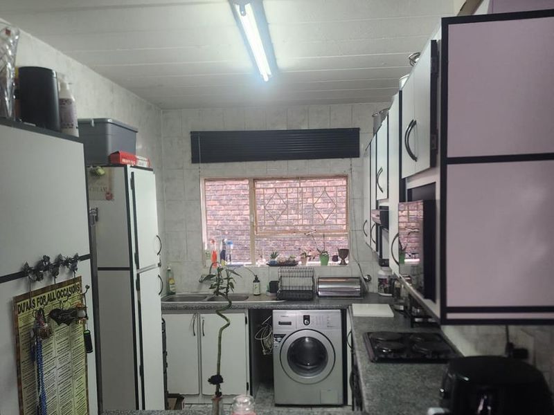 2 Bedroom Apartment for Sale in Croydon - Photo 6