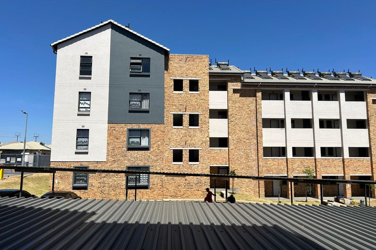 Cranes@Riverside Apartment with a balcony , 2 beds, 1 bath - Photo 2
