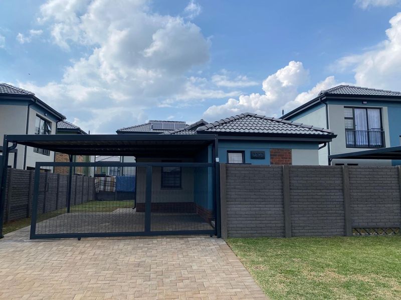 Modern 3-Bedroom Family Home in Sought-After Leopard’s Rest Security Estate - Photo 2